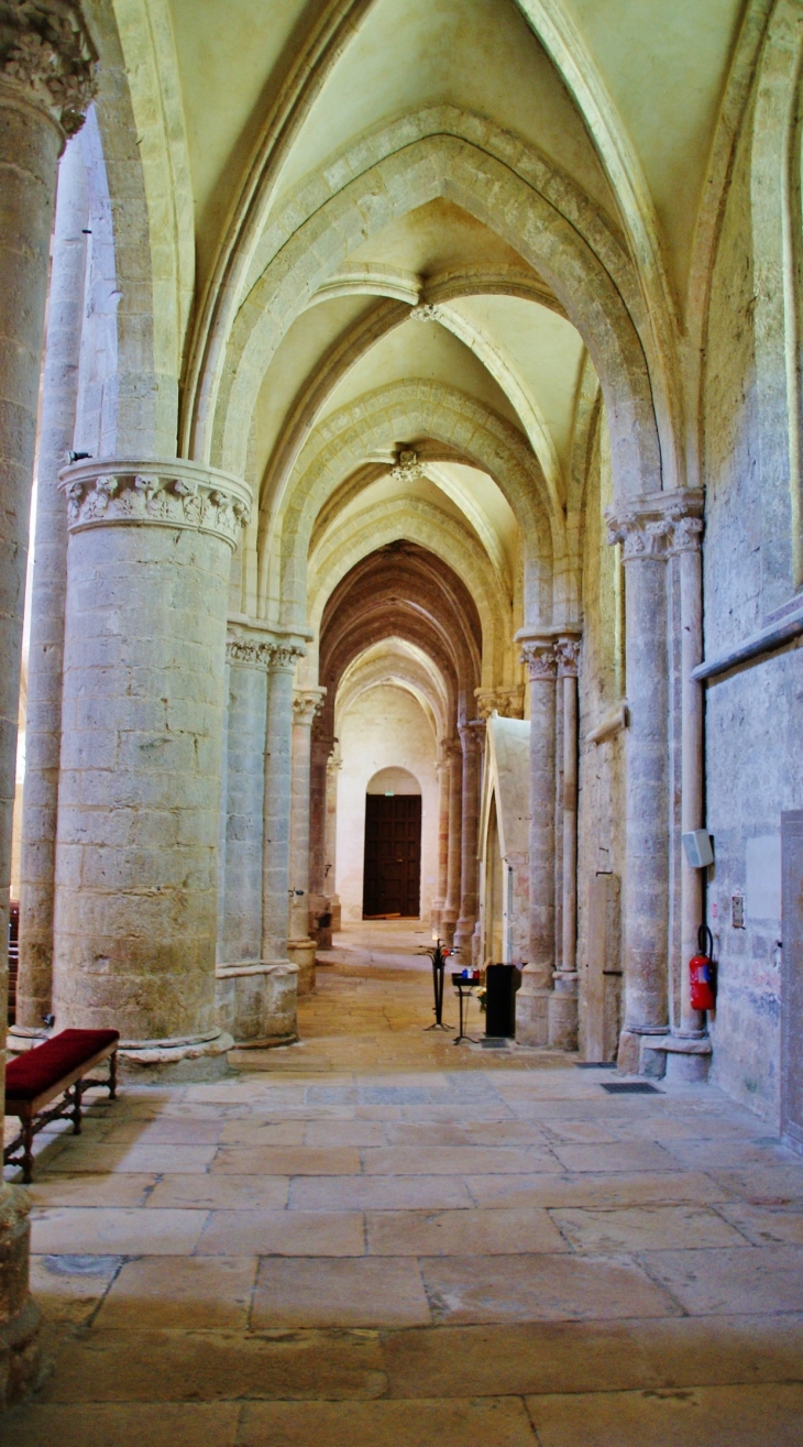 /*Abbaye d'Ambronay 12 Em Siècle