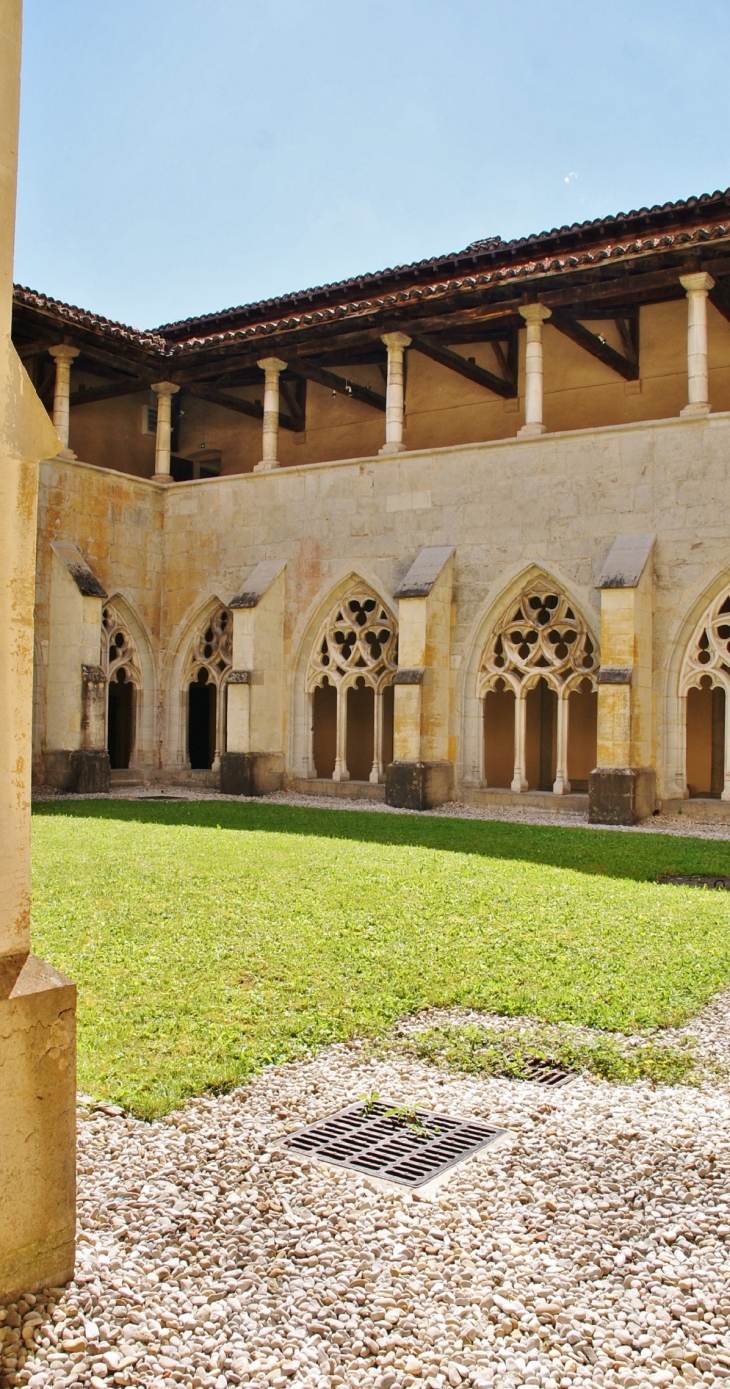 Cloître de l'Abbaye d'Ambronay