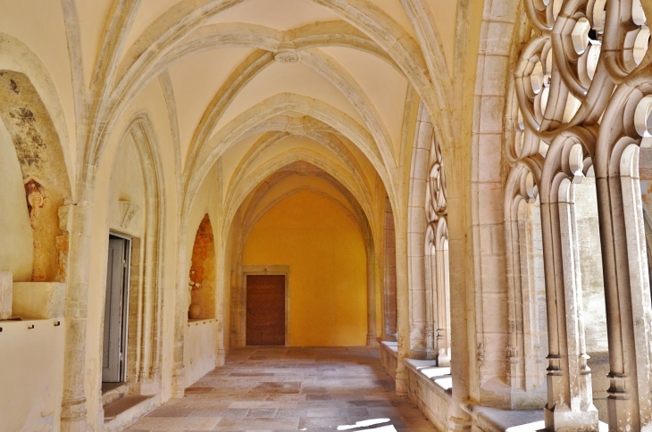 Cloître de l'Abbaye d'Ambronay