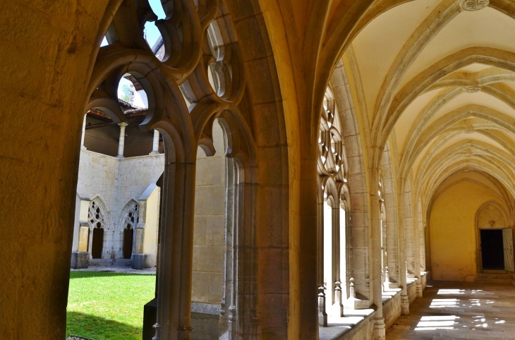 Cloître de l'Abbaye d'Ambronay