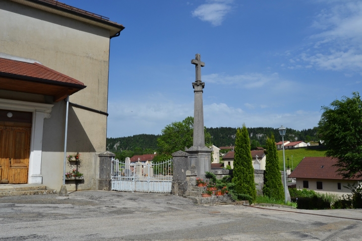 -/Petit-Vallon ( Commune D'Apremont )( Croix )