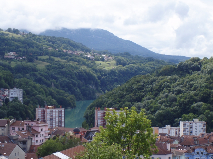 Le rhône et les tours - Bellegarde-sur-Valserine