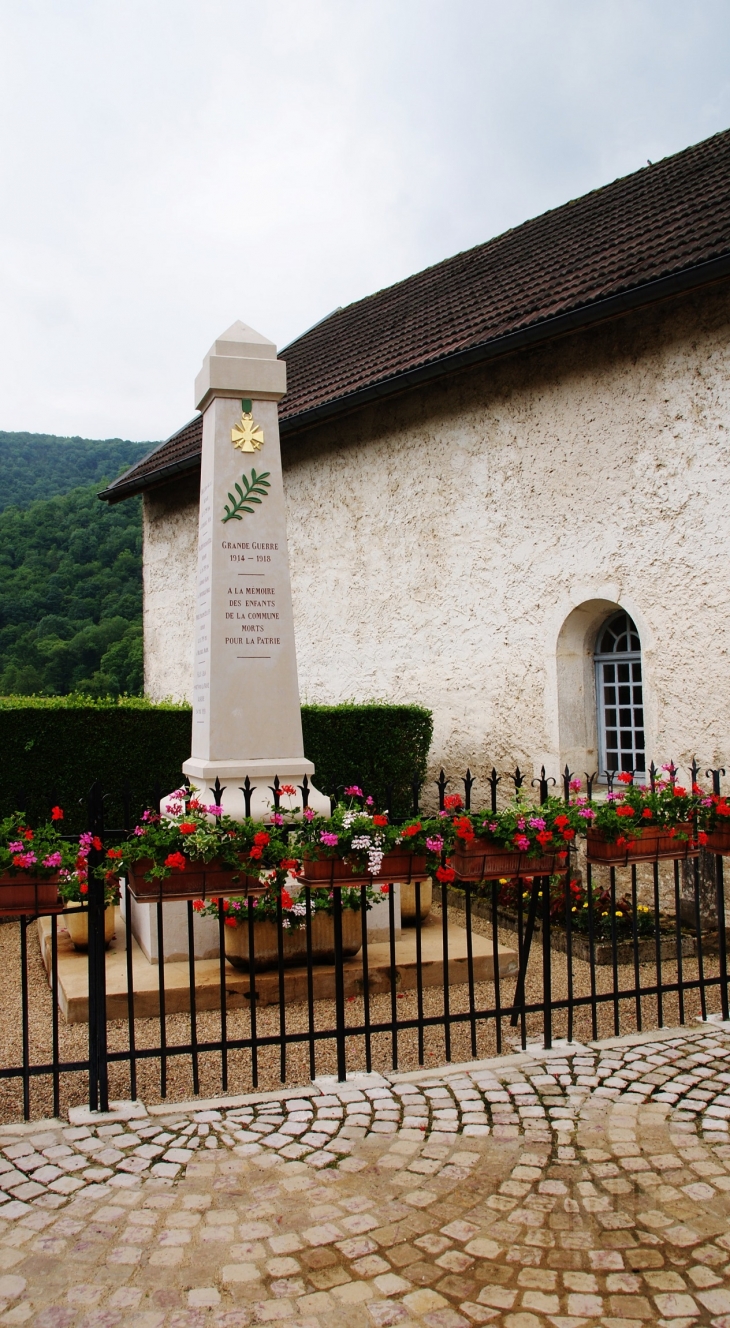 Monument aux Morts - Bolozon