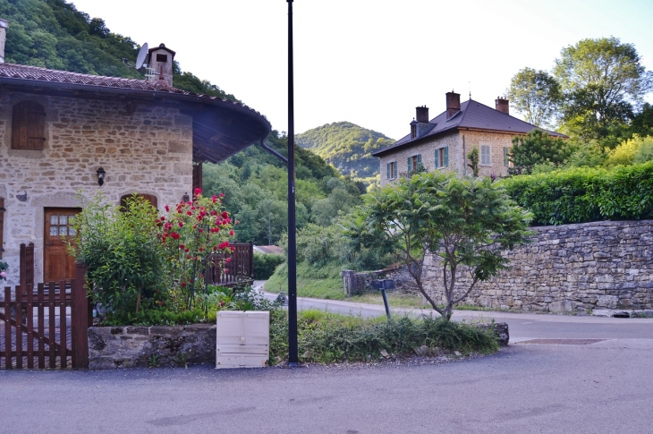  - Boyeux-Saint-Jérôme