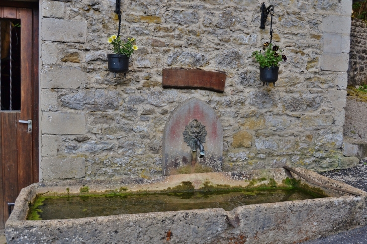 Fontaine - Boyeux-Saint-Jérôme