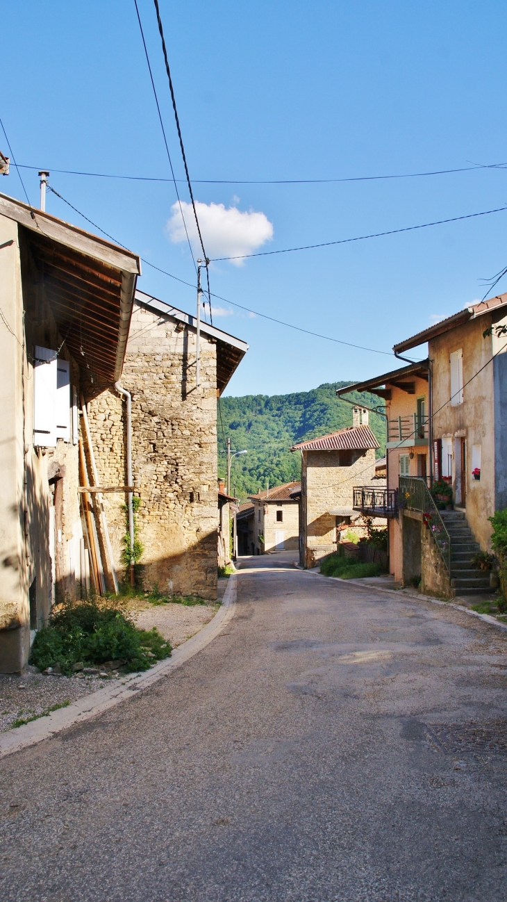  - Boyeux-Saint-Jérôme