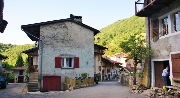  - Boyeux-Saint-Jérôme