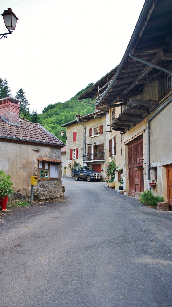  - Boyeux-Saint-Jérôme