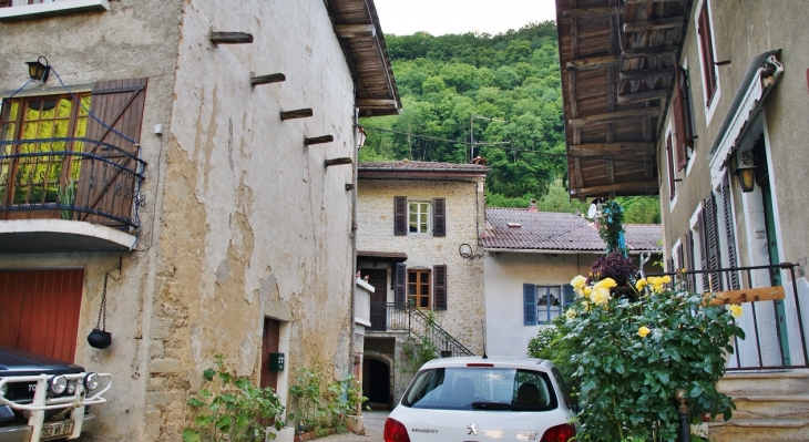  - Boyeux-Saint-Jérôme