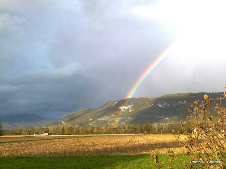 Arc en ciel hameau Les Sables à Glandieu commune de Brégnier Cordon - Brégnier-Cordon