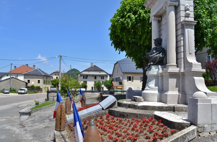 Monument aux Morts - Brénod