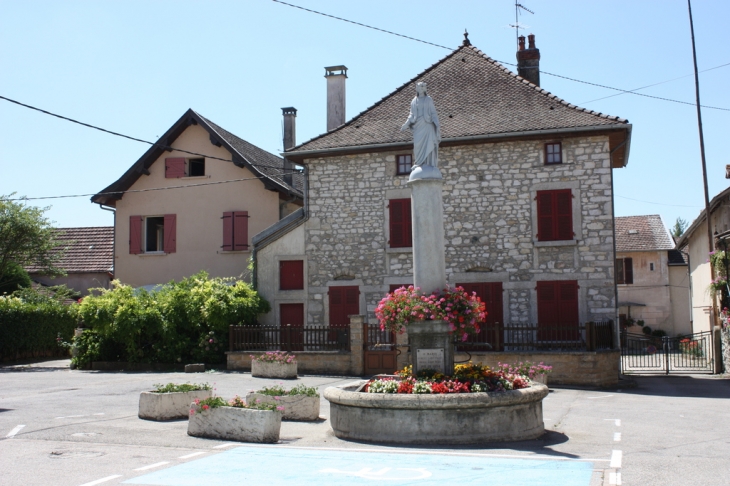 Place du village - Briord