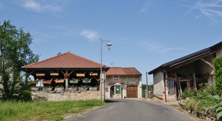 Etables commune de Ceignes