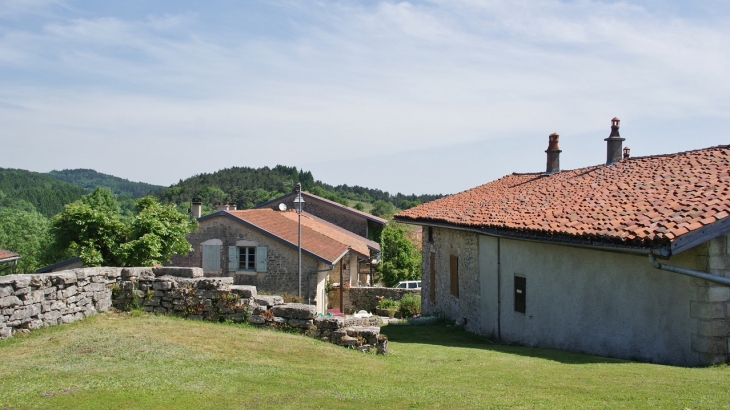 Etables commune de Ceignes