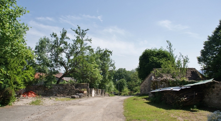 Etables commune de Ceignes