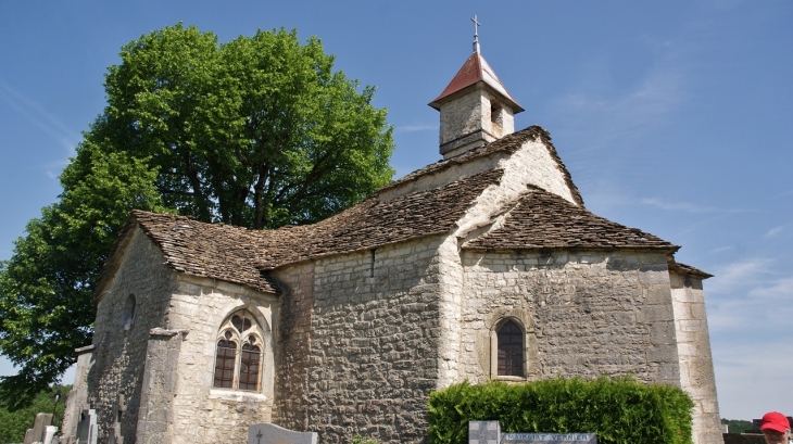 Etables commune de Ceignes (  L'église )