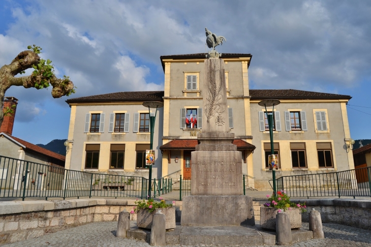 Monument aux Morts - Champfromier