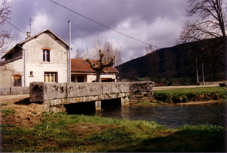 Le petit pont - Chavannes-sur-Suran