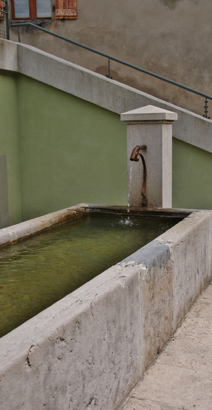 Fontaine - Chézery-Forens