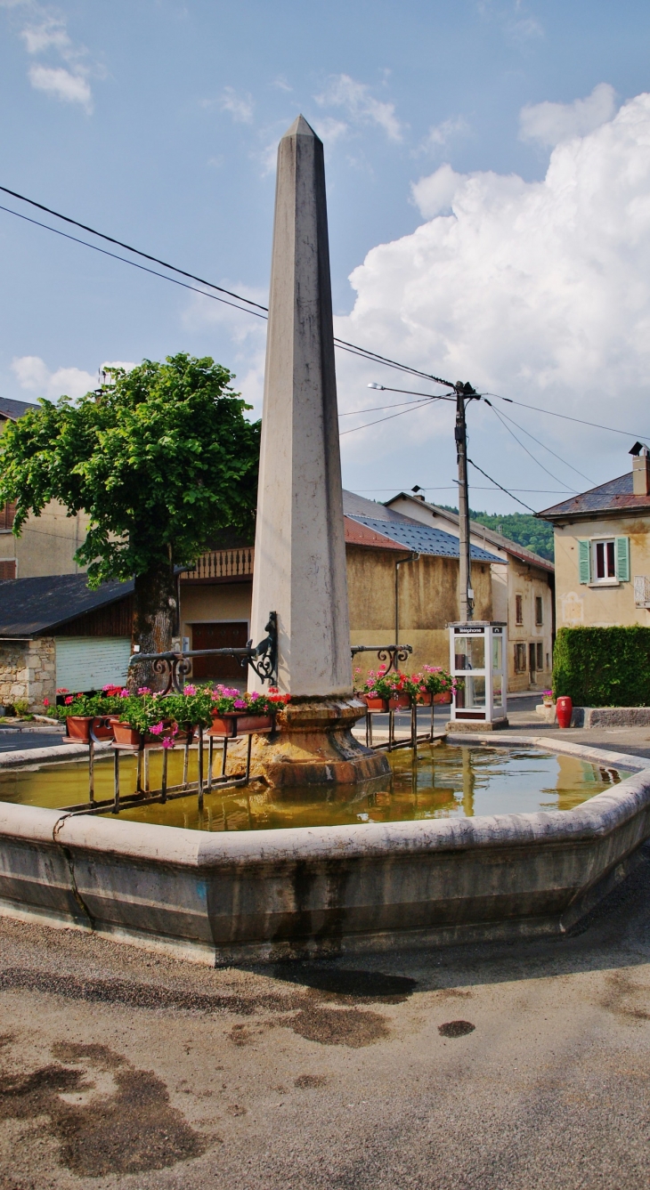 Fontaine - Corcelles