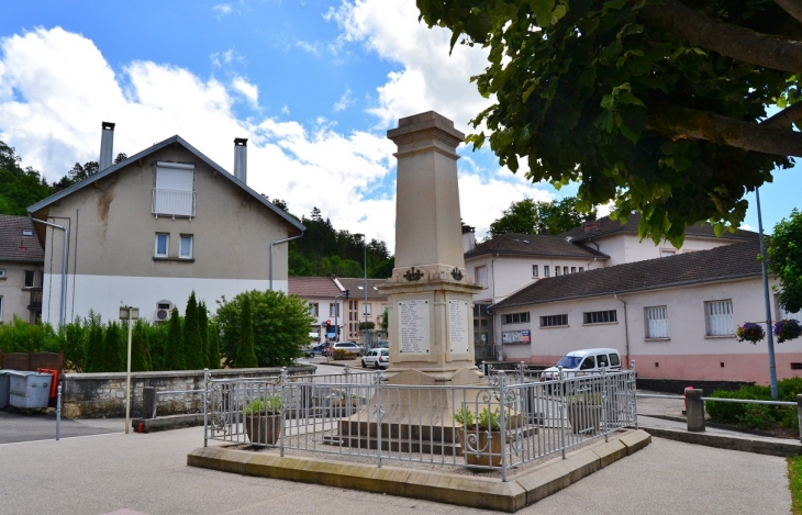 Monument aux Morts - Dortan