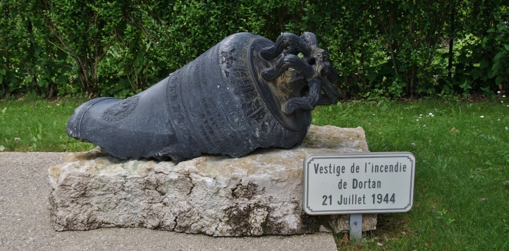 Cloche fondue de L'église - Dortan