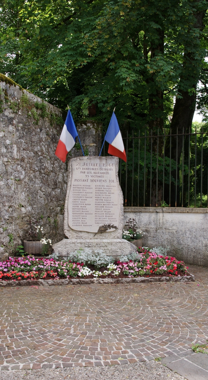 Monument aux Morts - Dortan