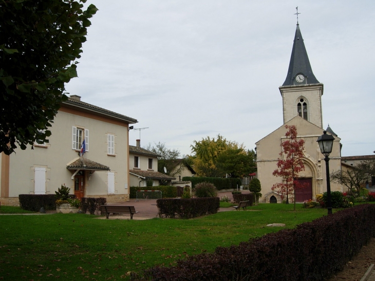 Eglise et mairie - Frans