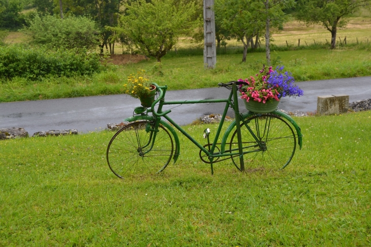 Ancien Vélo décoré - Grand-Corent