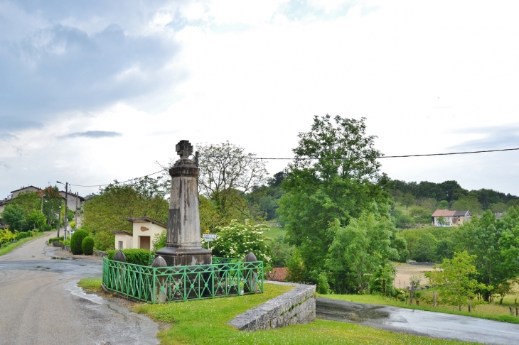 Monument aux Morts - Grand-Corent