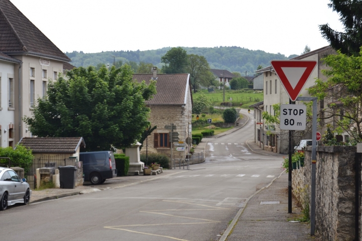 <<Hautecourt ( Commune de Hautecourt-Romanéche ) - Hautecourt-Romanèche