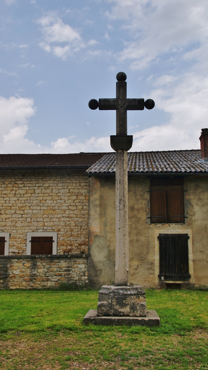 <<Hautecourt ( Commune de Hautecourt-Romanéche ) Croix - Hautecourt-Romanèche