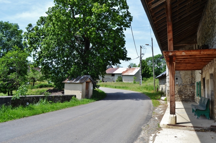 La Rivoire ( Commune D'Hotonnes )