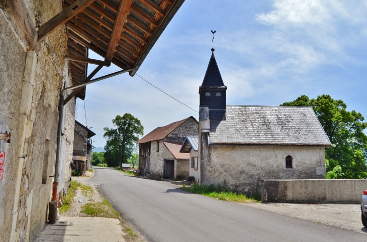 La Rivoire ( Commune D'Hotonnes )(Chapelle St Joseph)