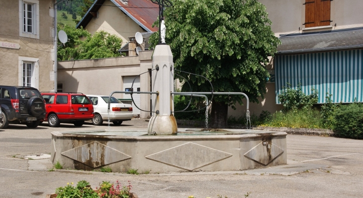 Fontaine - Hotonnes