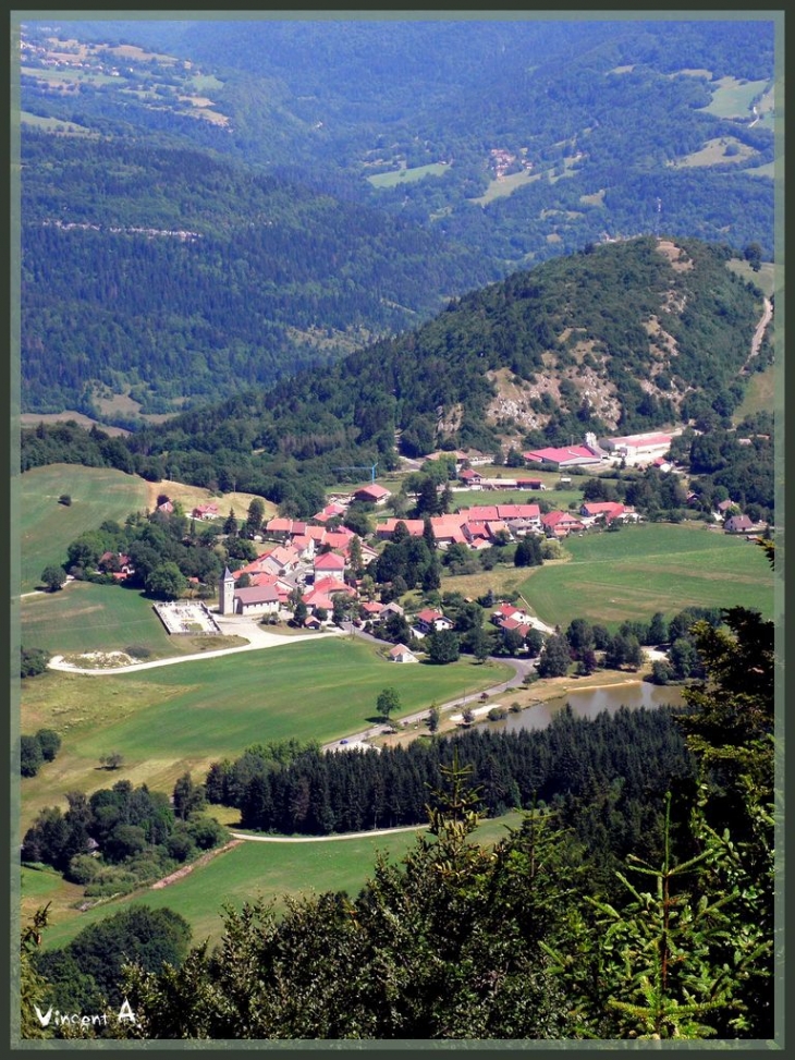 Vue sur le village - Lalleyriat