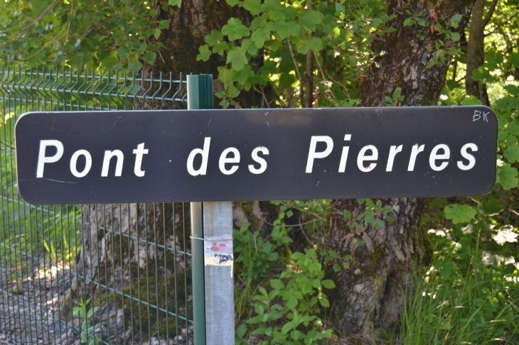 Lieu-Dit Le Pont des Pierres - Montanges