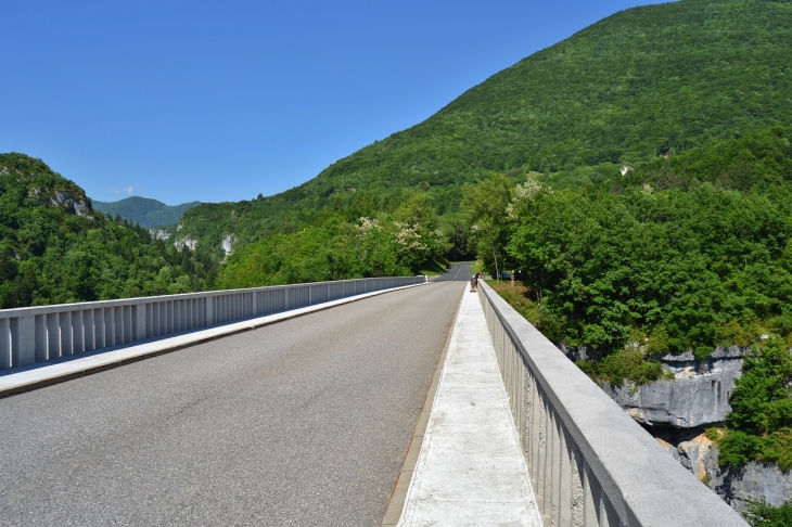 Lieu-Dit Le Pont des Pierres - Montanges