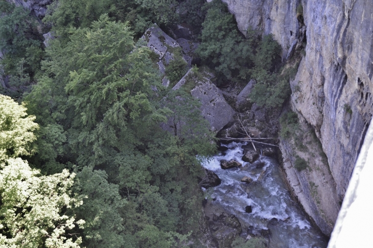 Lieu-Dit Le Pont des Pierres - Montanges