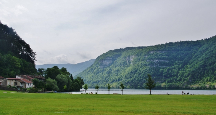 Le Lac - Montréal-la-Cluse