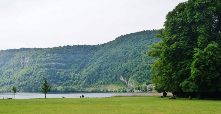 Le Lac - Montréal-la-Cluse