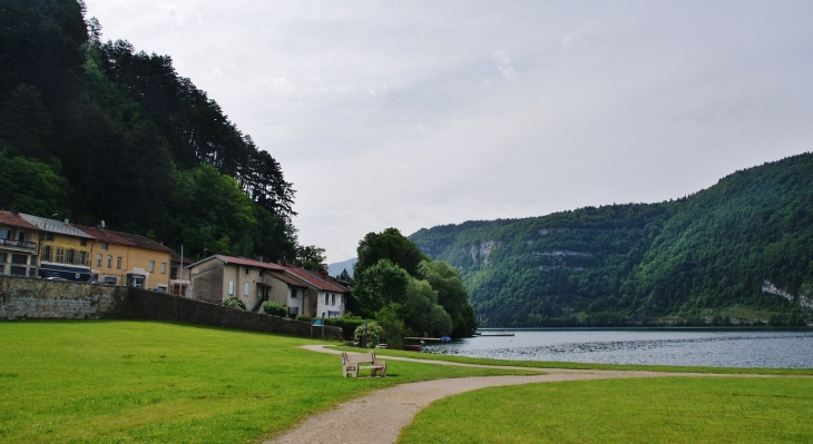 Le Lac - Montréal-la-Cluse