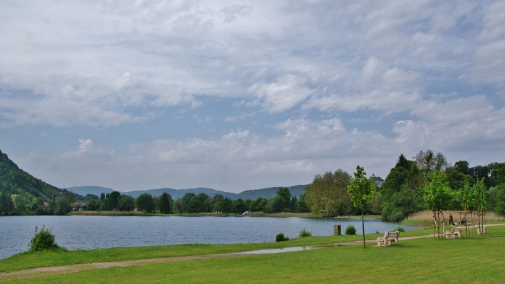 Le Lac - Montréal-la-Cluse