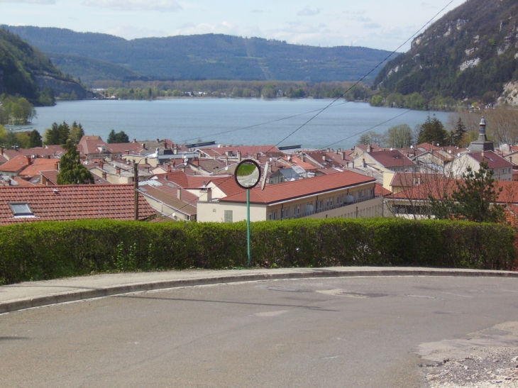 Le lac vu de la route d'apremont - Nantua