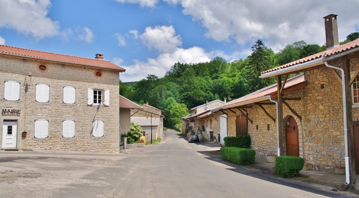 La Mairie - Nivollet-Montgriffon