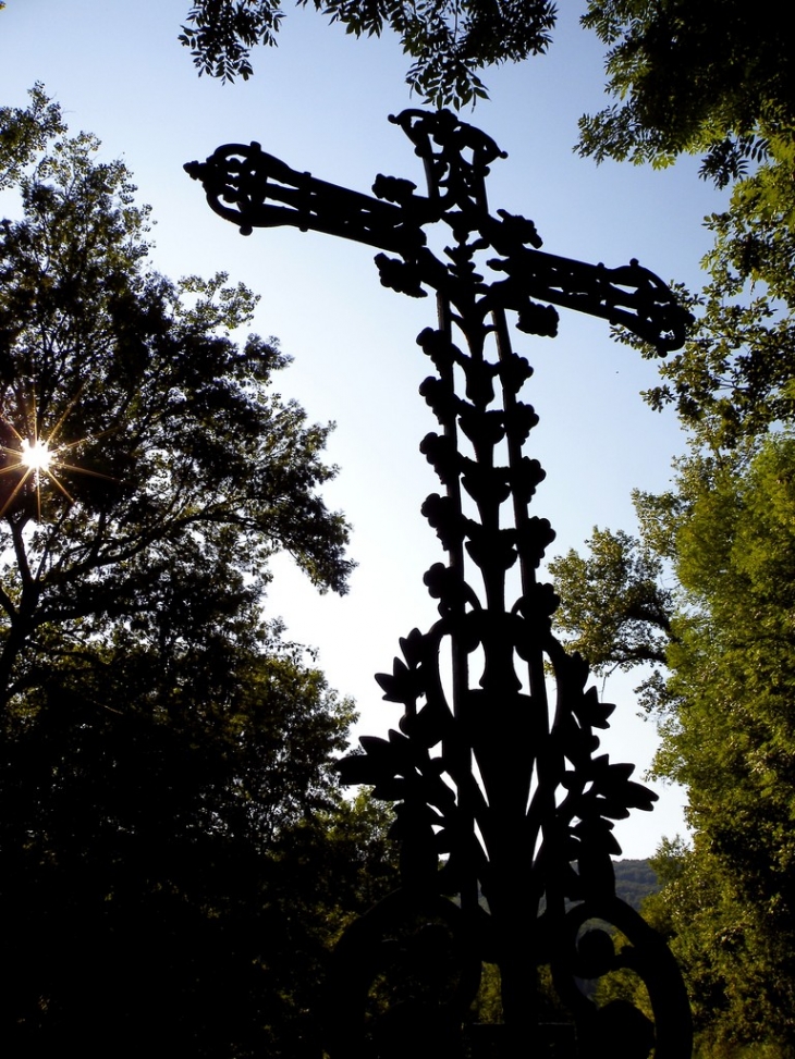 Croix à la sortie d'Oncieu