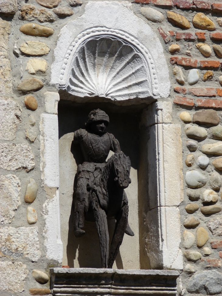 Statue en bois de Saint-Georges, Saint-Patron de Pérouges (XVème siècle)