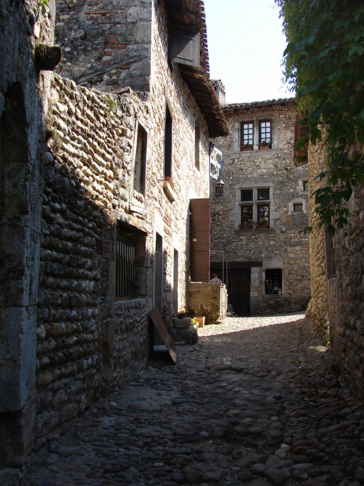 Dans les Rues de la Cité - Pérouges