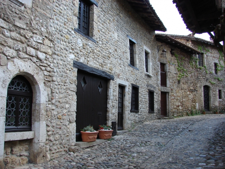 Dans les Rues de la Cité - Pérouges