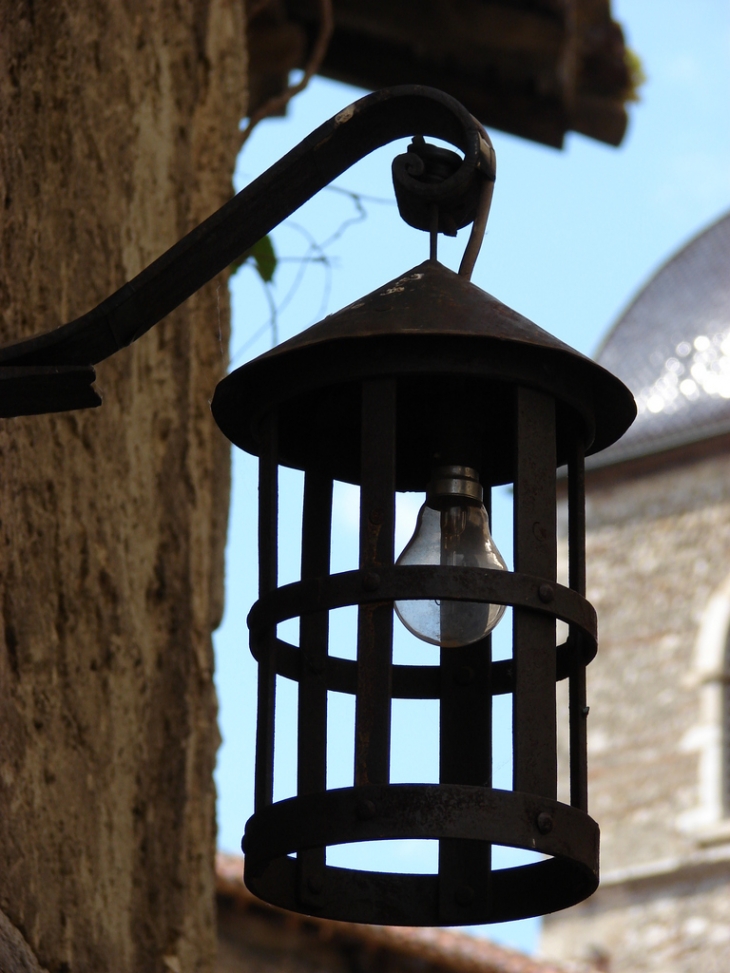 Lanterne dans les Rues de Pérouges